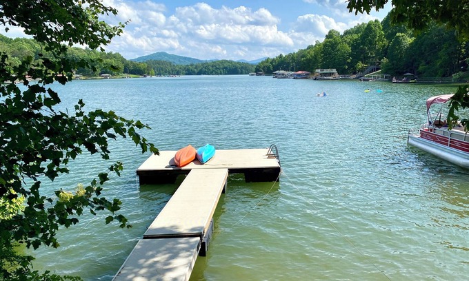 Blairsville Apartment | Escape to Lakeview Mountain Inn, serene lakeside beauty.
