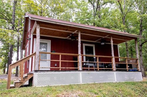Marshall House | Escape to Marshall, Arkansas, in this Cozy Cabin for Four