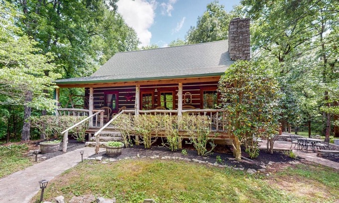Mount Juliet Cabin | Escape to Oakwood Hideaway: Cozy Cabin w/HotTub on 18 Acres near Nashville!
