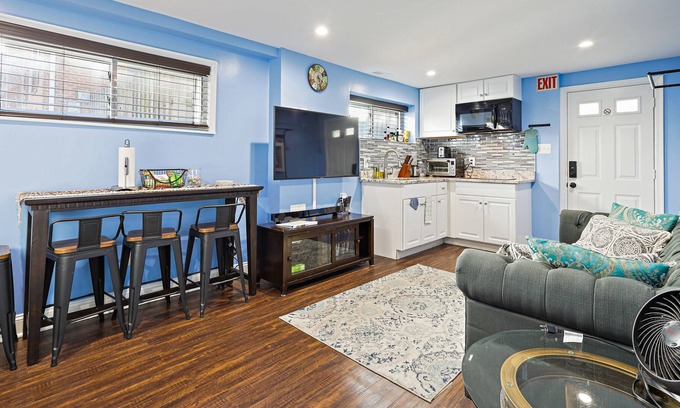Alexandria West House | Escape to our Cozy 2 Bed Rm Unit in Alexandria, VA