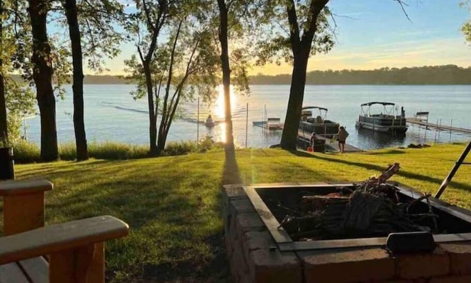 Pine City Cabin | Escape to our cozy Lakeside Cabin-great sunset views-1 hour from Cities