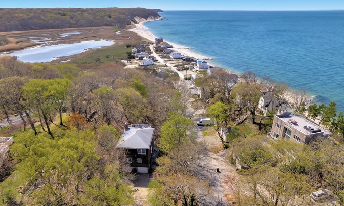 Baiting Hollow House | Escape to Paradise: Steps to Beach & Spacious Deck