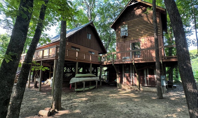Elizabethtown Cabin | Escape to Rio Verde – Your Riverside Retreat Awaits!Pet Friendly/Bunk House