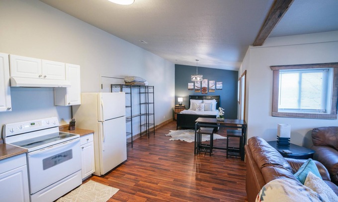 Elizabethtown Apartment | Escape to the Serenity of Our Ranch Retreat - Your Home on the Range!
