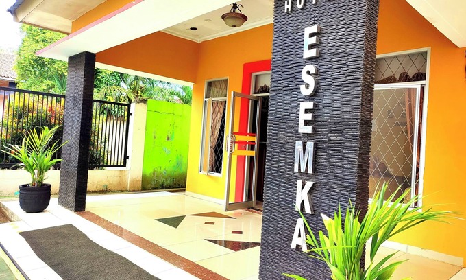 North Lampung Hotel | Esemka Hotel and Convention Kotabumi