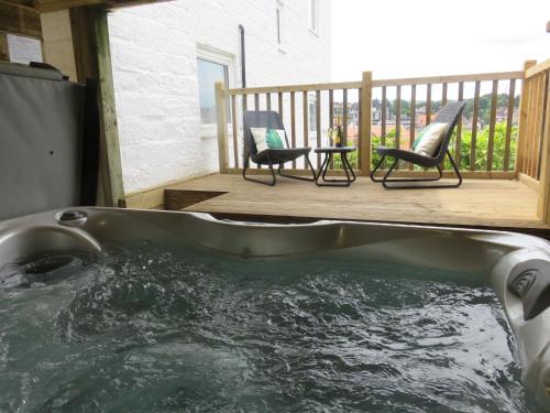 Whitby Apartment | Esk Cottage - Cyanacottages