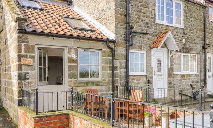 Ugthorpe Cottage | ESMES COTTAGE, pet friendly, character holiday cottage in Whitby