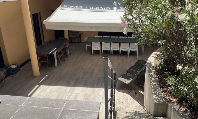 La Ciotat Apartment | Espace Deluxe Avec Immense Salon et Piscine sur Terrasse Entre Pins et mer