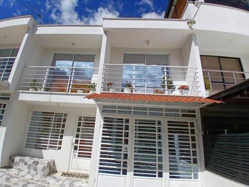 Moniquira House | Espectacular Casa en Barbosa Santander