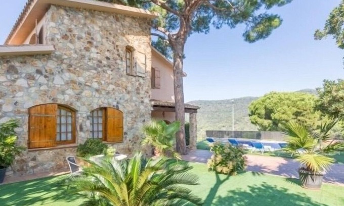 Tordera Villa | Espectacular Villa y Piscina a Pocos Minutos de las Mejores Playas Costa Brava