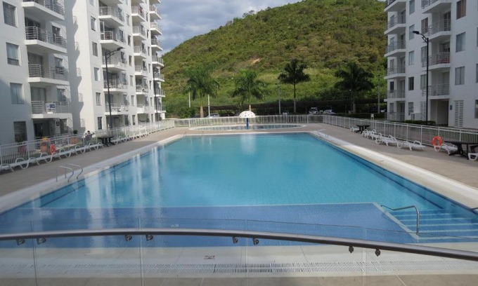 Girardot Apartment | Espléndido y Fantástico Apartamento en Girardot. 4 Piscinas, WiFi, Parque infantil, Parqueadero privado.