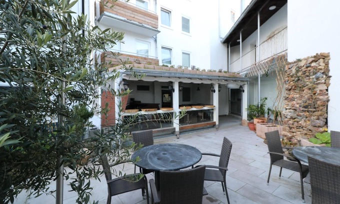 Frohnhausen Apartment | Essen Aprtment with Balcony