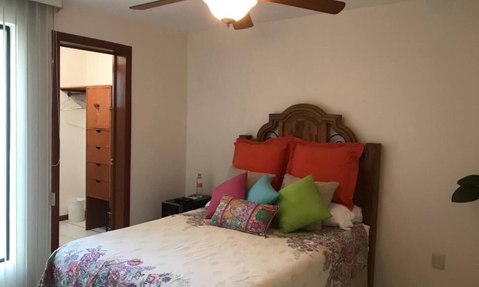 Guadalajara Apartment | *~Estacionamiento Seguro ¬ WiFi ¬ 5 min Expo GDL~ Restaurantes y Plaza del Sol*