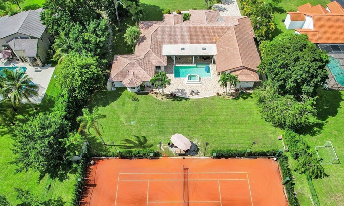 Survey Creek House | Estate, Clay Tennis Court, Pool, & In-Home Theatre