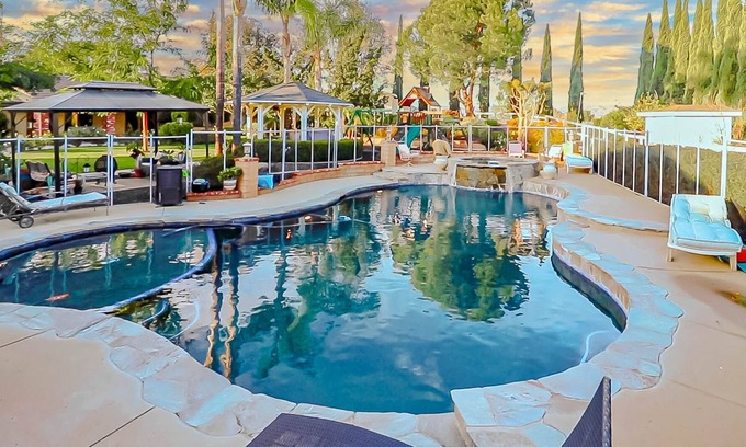 Simi Valley House | estate close to LA and famous beaches, salt pool + fruit trees + playground