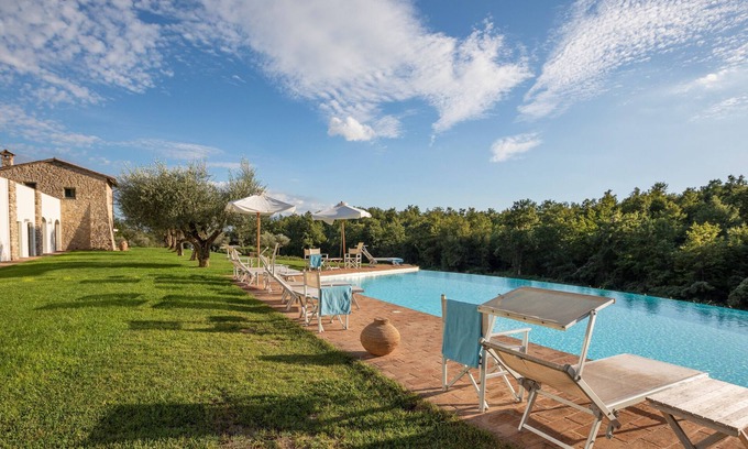 Acqua Loreto Resort | Estate in the heart of Umbria. Villa with 10 rooms, infinity pool and SPA
