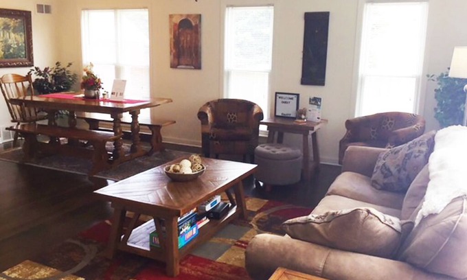 Racine House | Estate Living! Professionally Cleaned, Self Check In - Sleeps 12