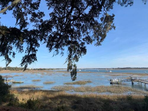 Beaufort House | Estate lot! Waterfront!