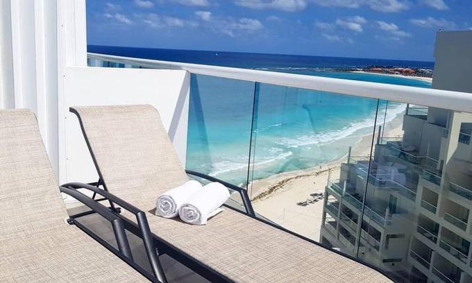 Zona Hotelera Apartment | Estudio a pie de playa, increibles vistas, amanecer, atardecer, balcon, gym, jacuzi, 1807