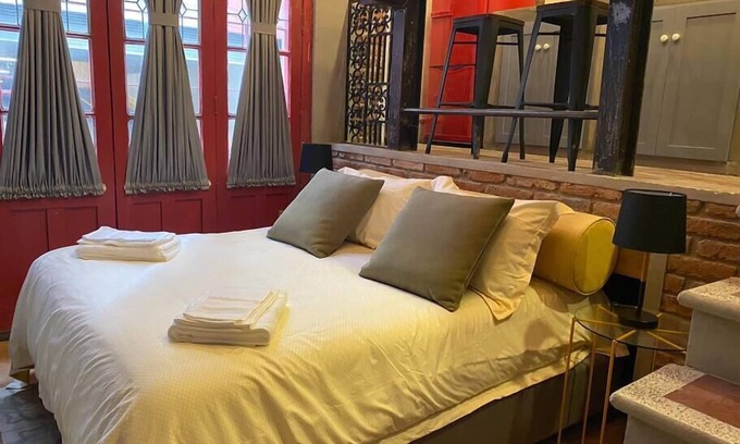 Reforma Apartment | Estudio, en casa de 1910, a una cuadra del Angel