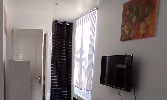 Villeurbanne House | (Et1) La Maison Fleurie: an adorable and peaceful house!