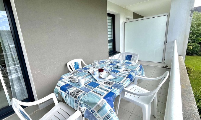 Etel Apartment | Étel - Modern 42 m² flat, near beach, south balcony, private parking, pets allowed