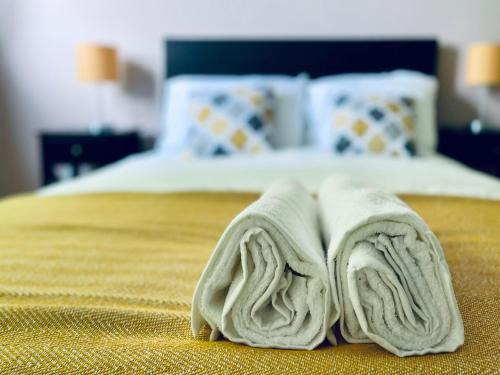 St. Dunstan's Apartment | Ethan's Place in Mile End - 2 Double Beds, 1 Bunk Bed, Max 6, Spacious, Ideal for Families
