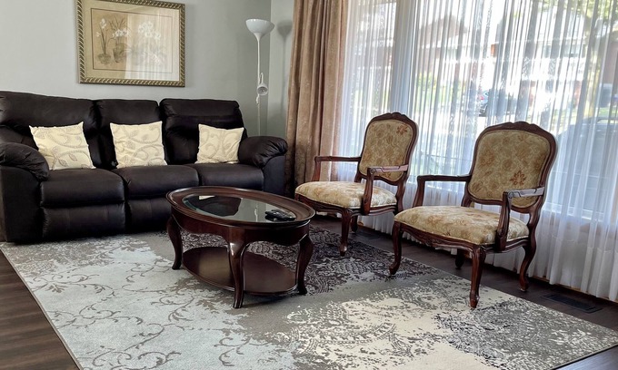 Richview House | Etobicoke House close to Airport and other Amenities