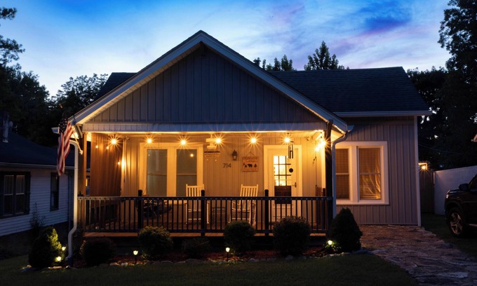 Etowah Cottage | Etowah's Cottage - dog friendly, king beds, hiking, rafting, motorcycles