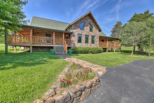 Berryville House | Eureka Springs Area Cabin with Deck and 7 Acres!