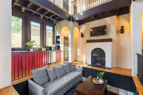 Cannonborough Elliotborough Apartment | European Influences in the Heart of Charleston
