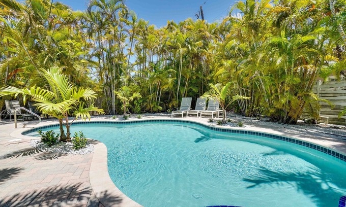 Anna Maria House | EV Charger, Blue Lagoon South by SeaBreeze Vacation