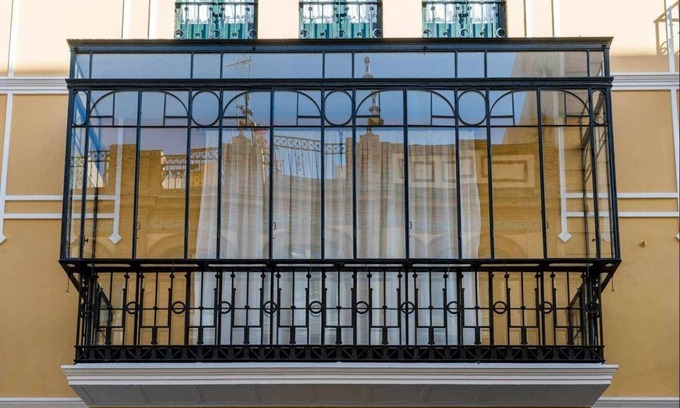 Santa Catalina Apartment | Eva Recommends Gerona 1 very bright house S.XIX