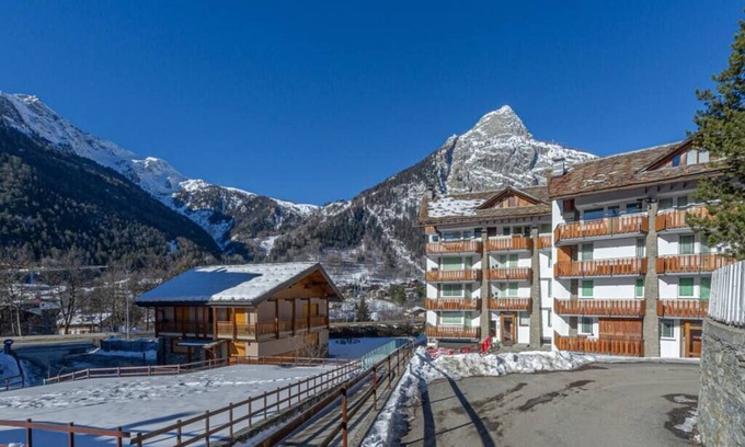 Courmayeur Apartment | Eve Apartment - Mountain View - Wifi - Parking