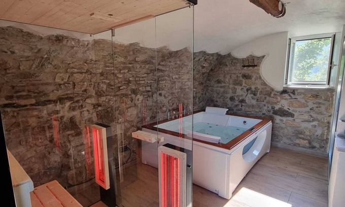 Tresana House | Evening Rose - Dream vacation in Tuscany with private spa, near 5 Terre
