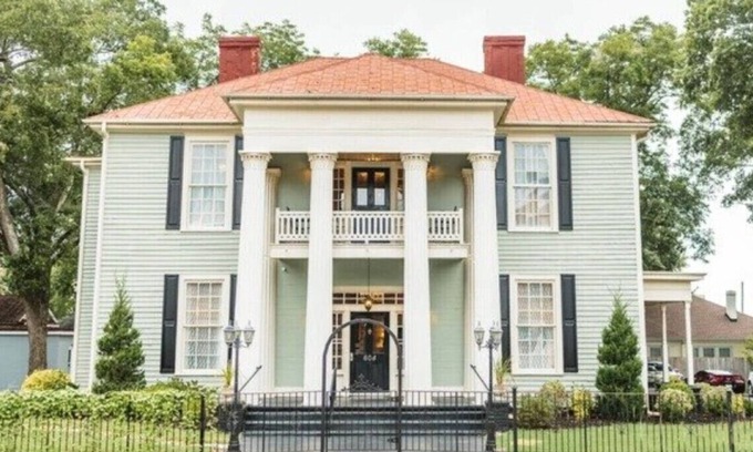 Anderson House | Events Space! 4 Suites, Private Yard, Huge Workspace