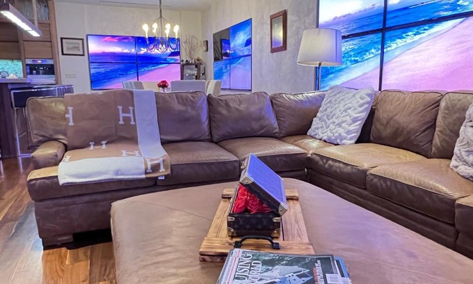 Clearwater House | EVENTS WATER VIEW ROOFTOP TERRACE RACECAR MANSION Clearwater