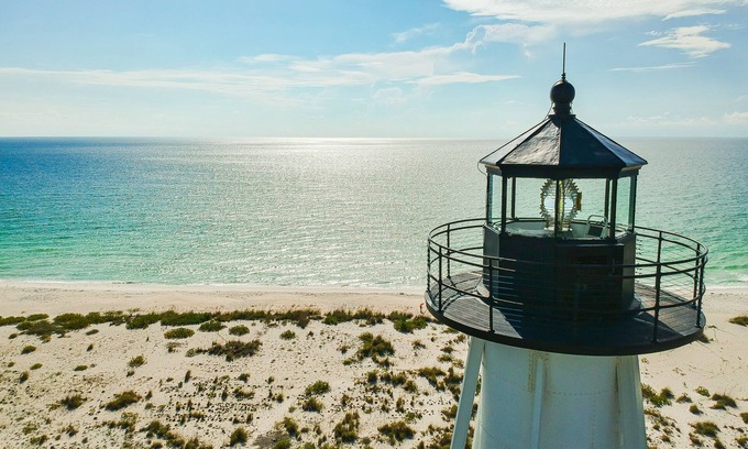 South Gulf Cove Villa | "Everglade Kiss" 3bedroom 2bath 65in tv, BBQ, 16 jets hot tub, playground
