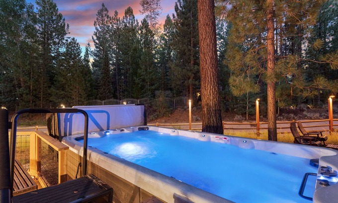 Evergreen Estates Cabin | Evergreen - 3 En-Suite Bedrooms, Luxury, Hot Tub, Game Room