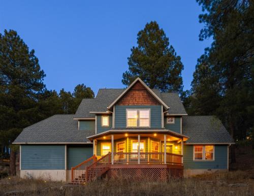 Kachina Village House | Evergreen Chalet Forest Escape Grill AC Family