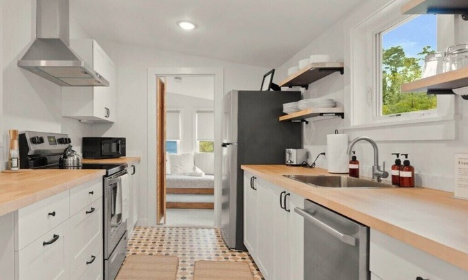 Great Barrington House | Evergreen: cottage minutes from Butternut Ski