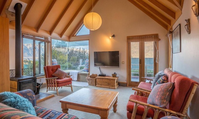 Sunshine Bay House | Evergreen Haven - Queenstown Holiday Home
