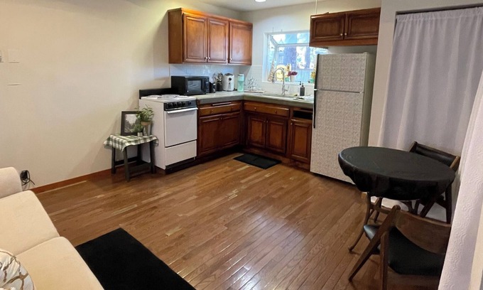 Frazier Park Cottage | Evergreen Inn Cottage