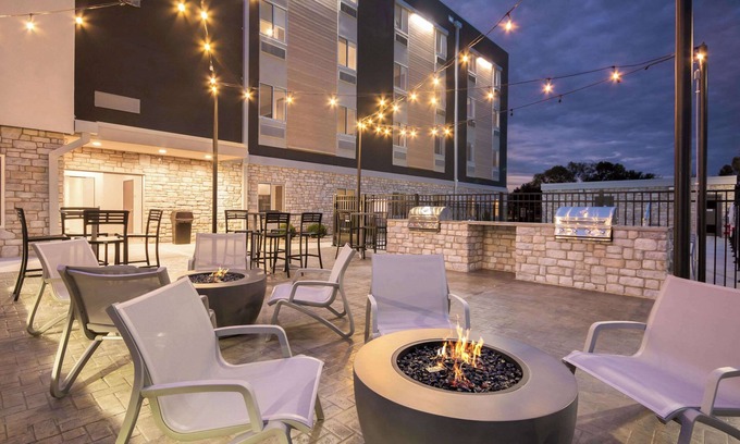 Lexington Hotel | Everhome Suites Lexington - Horse Park