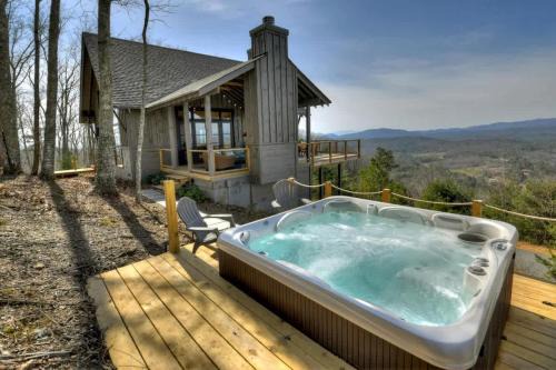Mineral Bluff House | Everlux Retreat - Hot Tub on the Mountain