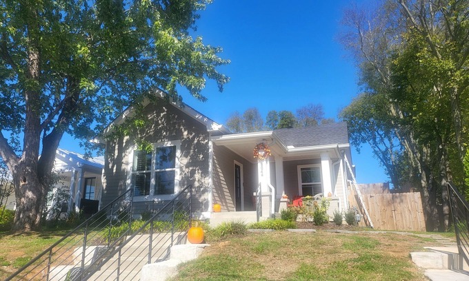 Salemtown House | Every Day is a Holiday in Nash - Full Furn 3BR 2 Ba Home in Germantown/Salemtown