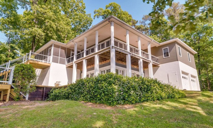 Leesville House | Everybody Loves Nobody's Business