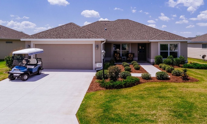 Collier House | Everything! 3/2, FREE golf & 4-seat cart, Resident passes, pets, near Brownwood