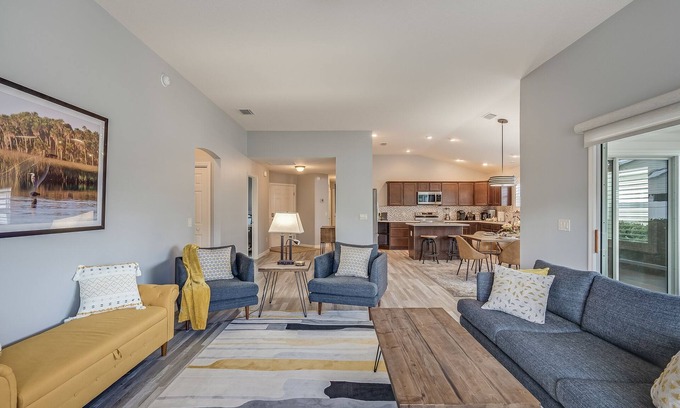 Dunedin Villa | Everything! 3/2, FREE golf & 4-seat cart, Resident passes, pets.