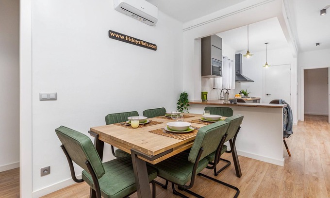El Poble-sec Apartment | Everything in this completely reinvented 3 bedroom 2 bathroom rare find that can host 7 people